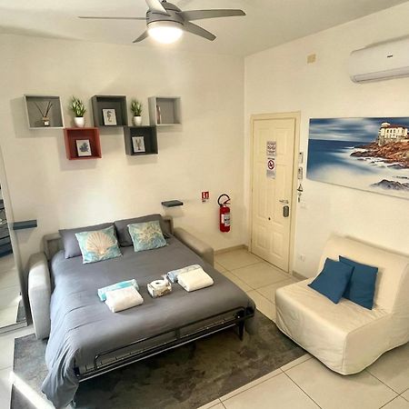 La Venezia'S Studio Flat Livorno Bagian luar foto
