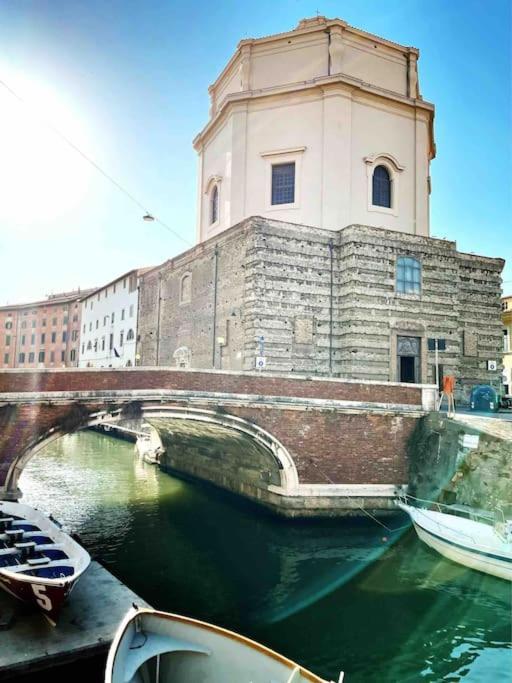 La Venezia'S Studio Flat Livorno Bagian luar foto