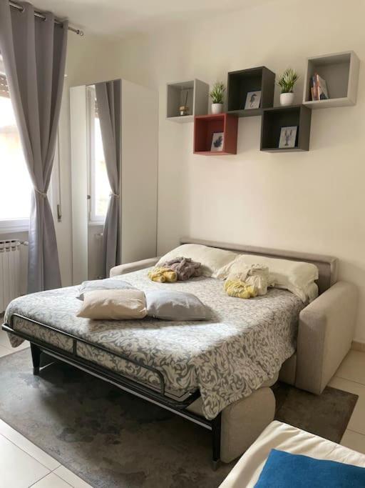 La Venezia'S Studio Flat Livorno Bagian luar foto
