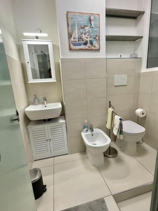 La Venezia'S Studio Flat Livorno Bagian luar foto