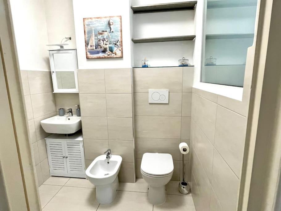 La Venezia'S Studio Flat Livorno Bagian luar foto