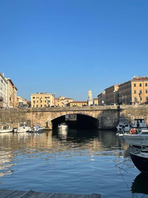 La Venezia'S Studio Flat Livorno Bagian luar foto
