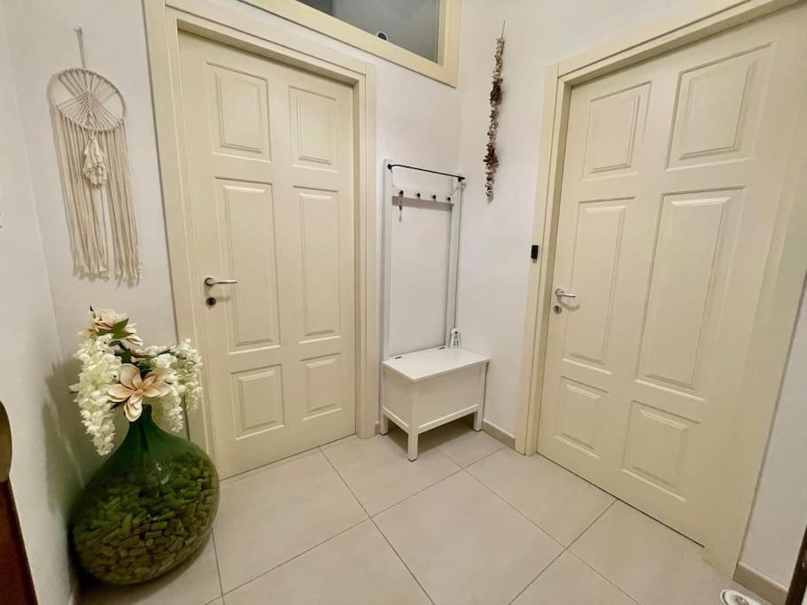 La Venezia'S Studio Flat Livorno Bagian luar foto