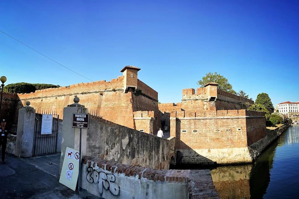 La Venezia'S Studio Flat Livorno Bagian luar foto