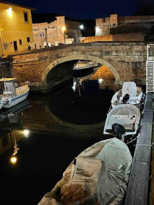 La Venezia'S Studio Flat Livorno Bagian luar foto