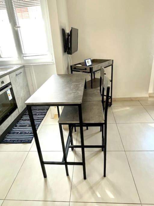 La Venezia'S Studio Flat Livorno Bagian luar foto