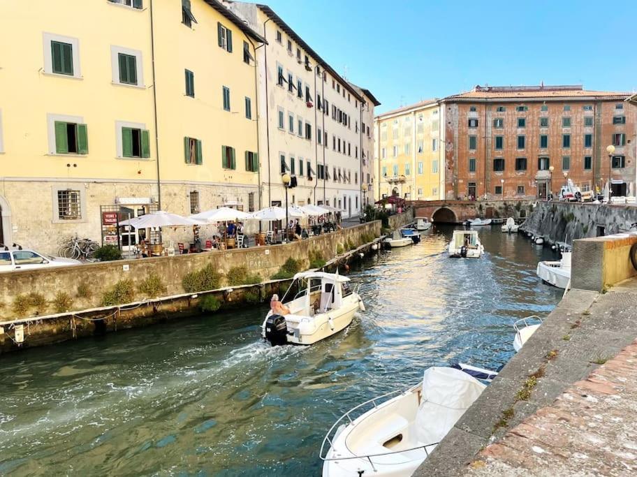 La Venezia'S Studio Flat Livorno Bagian luar foto