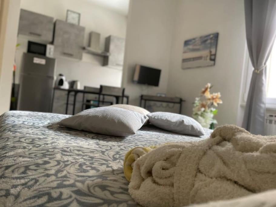 La Venezia'S Studio Flat Livorno Bagian luar foto