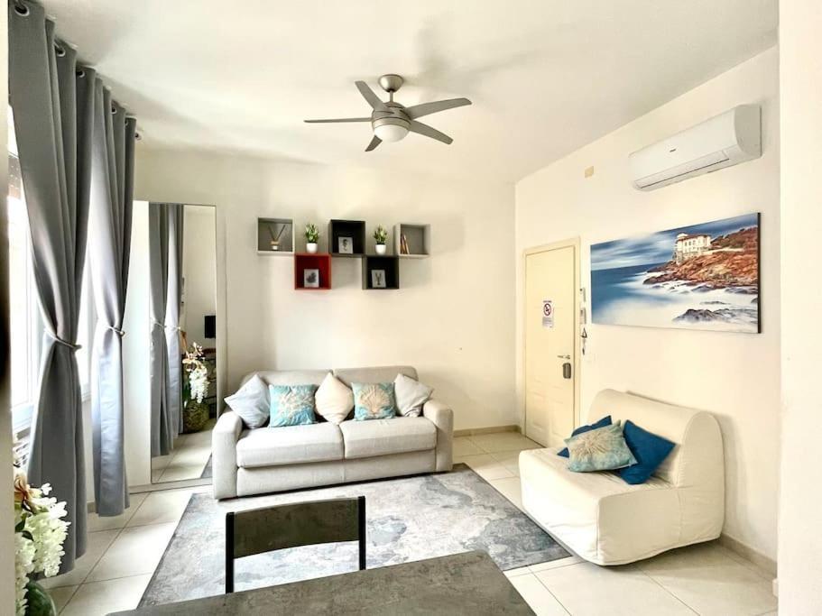 La Venezia'S Studio Flat Livorno Bagian luar foto